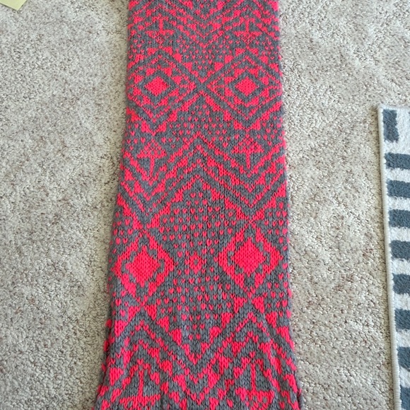 American Eagle Infinity Scarf - Picture 2 of 5